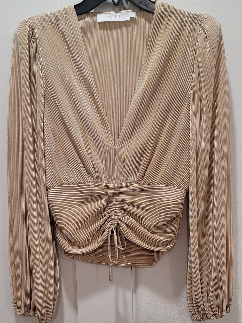 Astr Golf Pleated V-Neck Ruched Long Sleeve Top